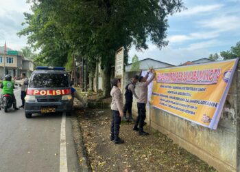 Ajak Warga Jaga Kondusifitas, Polres Sukabumi Kota Pasang Puluhan Spanduk Himbauan Kamtibmas