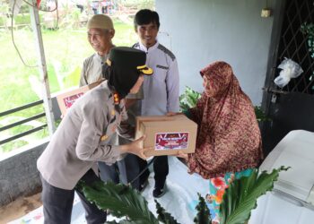 Ringankan Beban Warga Terdampak Bencana, Polres Sukabumi Kota Salurkan Bansos