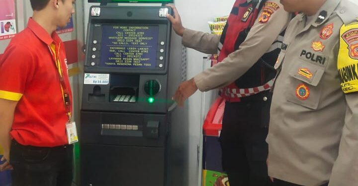 Sambang Minimarket. Polsek Baros Himbau dan Pastikan Sistem Keamanan terpasang Aktif