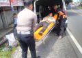 Gerak Cepat Personel Polsek Sukalarang Evakuasi Korban Kecelakaan Lalu Lintas