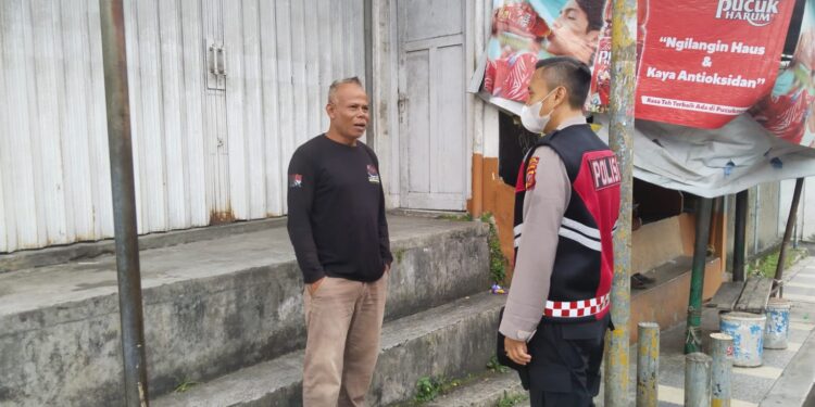 Berdialog Dengan Warga, Unit Samapta Polsek Cisaat   Dialogis Berikan Himbauan Kamtibmas