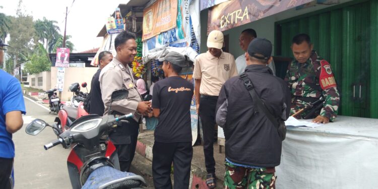 Jaga Kondusifitas Pilkada Serentak 2024 Bhabinkamtibmas Sambangi Warga Untuk Tingkatkan Harkamtibmas