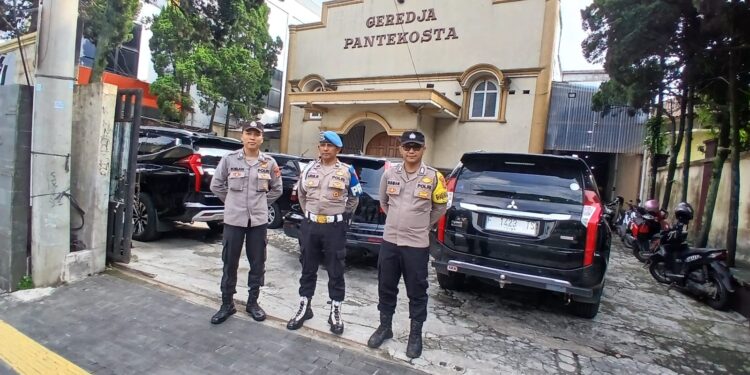 Berikan Rasa Aman, Polisi Lakukan Pengamanan Ibadah Rutin di Gereja  Pantekosta Sukabumi