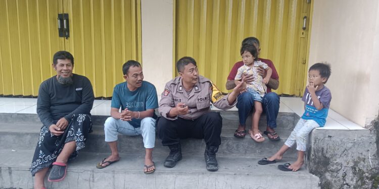 Bhabinkamtibmas Polsek Sukabumi Desa Karawang Beri Himbauan