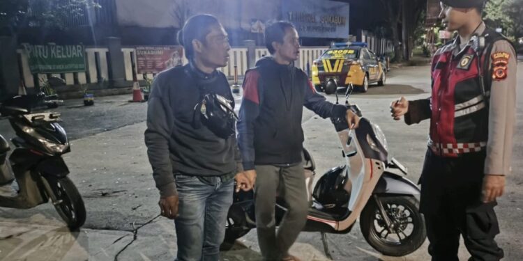 Antipasi Gangguan Kamtibmas Jelang Sahur, Polsek Baros Giat Patroli Dini Hari