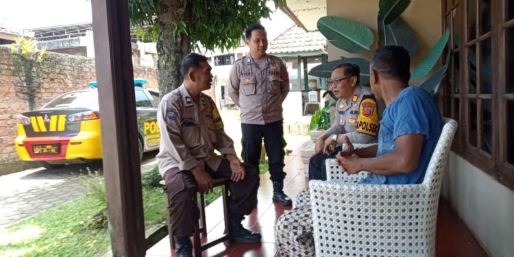 Jalin Silaturahmi, Kapolsek Lembursitu Sambang ke Tokoh Masyarakat