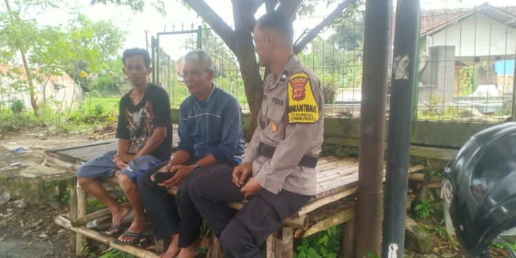 Lewat Sambang, Bhabinkamtibmas Polsek Lembursitu Ajak Warga Wujudkan Kamtibmas Yang Kondusif