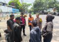 Sambangi Ojek Pangkalan, Bhabinkamtibmas Polsek Baros Jalin Silaturahmi Kamtibmas