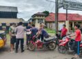 Kapolsek Citamiang Beserta Jajaran Bagi-Bagi Takjil Gratis Kepada Masyarakat