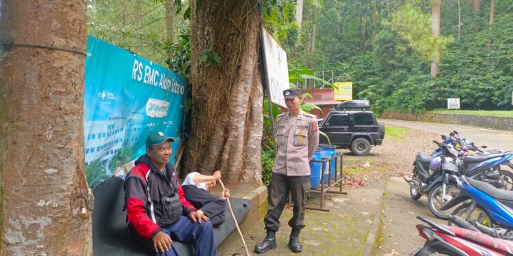 Jelang Buka Puasa, Polsek Kadudampit Laksanakan Patroli Ngabuburit
