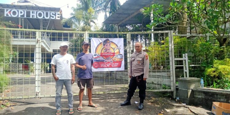 Sambut Hari Raya Idul Fitri, Polsek Cibeureum Pasang Spanduk Hotline Mudik Polri 110 dan “Mudik Aman Keluarga Nyaman”