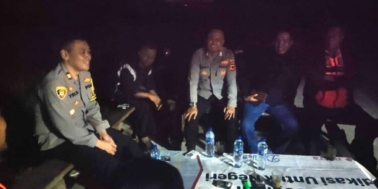Kapolsek Kebonpedes Lakukan Dialogis Kamtibmas Terkait Informasi Taxi Gelap Di Terminal Jubleg