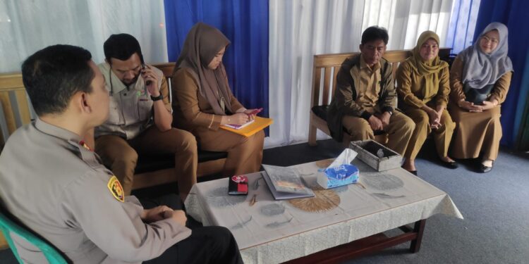 Kapolsek Kebonpedes Terima Kunjungan Silaturahmi Dinkes Kabupaten Sukabumi ke Pos Pam Idul Fitri di Ciseke