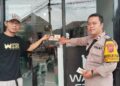 SAMBUT HARI RAYA IDUL FITRI, POLSEK CIBEUREUM PASANG STIKER ” MUDIK AMAN KELUARGA NYAMAN “