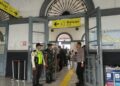 Polsek Cikole dan Koramil Laksanakan Pemantauan di Stasiun Sukabumi