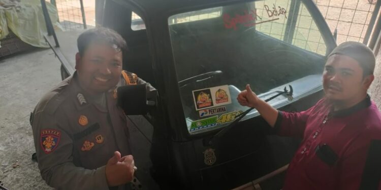 JELANG HARI RAYA IDUL FITRI POLSEK CIBEUREUM LAKSANAKAN SOSIALISASI DAN PEMASANGAN STIKER ” MUDIK AMAN KELUARGA NYAMAN “