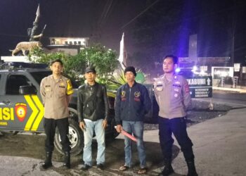 Pastikan Sitkamtibmas Aman Jelang Lebaran Idul Fitri 1446 H, Polsek Sukalarang Intensifkan Patroli Rutin Malam Hari