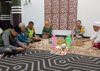 Melalui Jumat Curhat Kapolsek Kebonpedes Dengarkan Keluhan Dan Saran Dari Tokoh Masyarakat Desa Jambe Nenggang