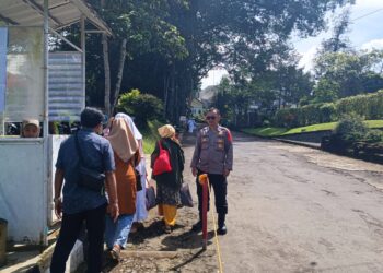 Sapa warga nya, Bhabinkamtibmas desa Sudajaya Girang beri himbauan.