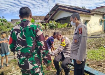 Berdialog Dengan Warga, Unit Samapta Polsek Cisaat   Dialogis Berikan Himbauan Kamtibmas
