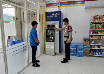 Patroli sambang Alfamart dan Indomart beri himbauan kamtibmas