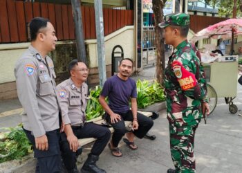 Bhabinkamtibmas Polsek Cikole dan Babinsa Laksanakan Patroli Kamtibmas
