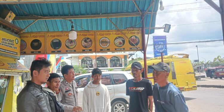 Patroli Dialogis Siang Hari, Anggota samapta  Polsek Lembursitu Sambangi Warga