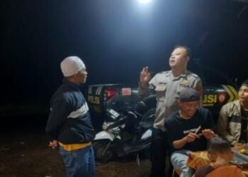 Patroli Dialogis Malam Hari, Personil Polsek Cireunghas Cegah Gangguan Kamtibmas