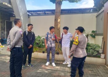 Personil Polsek Sukalarang Laksanakan Pengamanan Kebaktian Umum di Gereja GKI Penginjil Kota Sukabumi