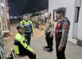 Rutin Sambangi Pos Kamling, Bhabinkamtibmas Polsek Baros Sampaikan Pesan Kamtibmas