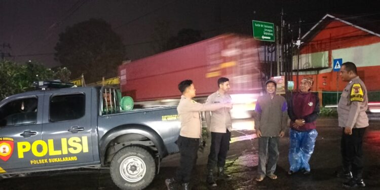 Patroli Malam Sambangi Obyek Vital, Polsek Sukalarang Wujudkan Kamtibmas Aman dan Kondusif