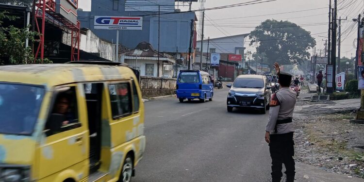 Polsek Lembursitu Hadir di Tengah Masyarakat, Laksanakan Gatur Pagi