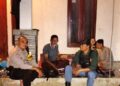 Sambangi Warga Pada Malam Hari, Bhabinkamtibmas Polsek Cireunghas Sampaikan Himbauan Kamtibmas
