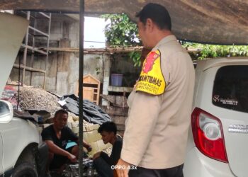 Bhabinkamtibmas melaksanakan sambang warganya