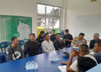 Ngariung bareng Kapolsek. Efektikan Lintas Sektoral Pengusaha angkutan penumpang Kapolsek Baros sampaikan pesan Kamtibmas