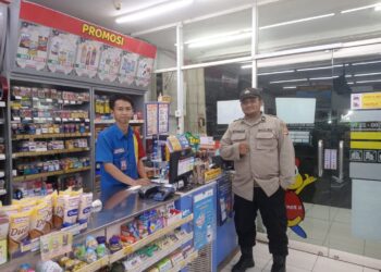 SAMBANGI MINI MARKET, PATROLI POLSEK KEBONPEDES SAMPAIKAN HIMBAUAN KAMTIBMAS