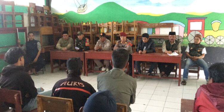 Giat ngariung sareng kapolsek Polsek Sukaraja terima terkait keluhan masyarakat kepada pihak kepolisian