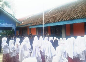 Bhabinkamtibmas lakukan sosialisasi guna cegah kenakalan remaja dan aksi bullying kepada siswa-siswi SD