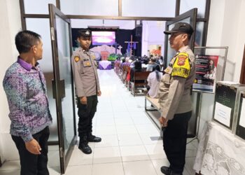 Tingkatkan Pengamanan Ibadah Jumat Agung Polsek Baros Efektifkan Pengamanan Humanis dan Responsif