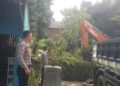 Normalisasi Sungai Cisuda, Polsek Baros Tingkatkan Monitoring dan Keamanan Bagi Pengguna Jalan