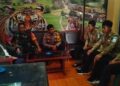 Bhabinkamtibmas Polsek Kebonpedes Jalin Silaturahmi dengan Siswa yang Melaksanakan Praktek Kerja Lapangan SMK Mihadunal Ula Di Desa Jambe Nenggang