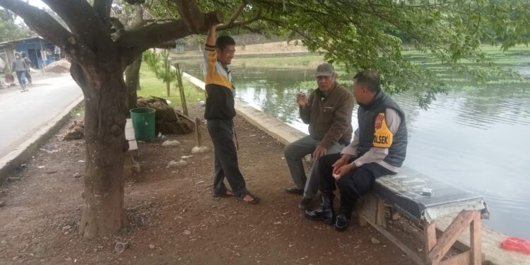 Dekatkan Diri dengan Warga, Kapolsek Sukaraja Gelar Program “Ngariung Sareng Kapolsek” di Kp. Cijeruk