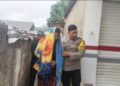 Terpuji, Polisi Desa di Sukabumi Bantu Evakuasi Warga dengan Riwayat Penyakit Jantung ke Rumkit