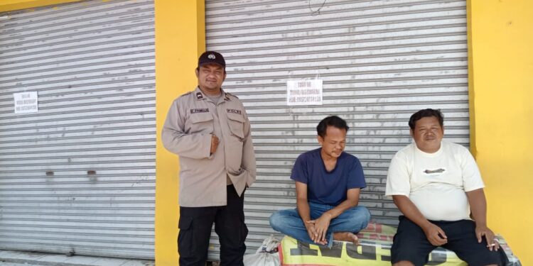Polsek Kebonpedes Patroli Wilayah Terminal Jubleg Sampaikan Himbauan Kamtibmas Kepada Warga Desa Sasagaran