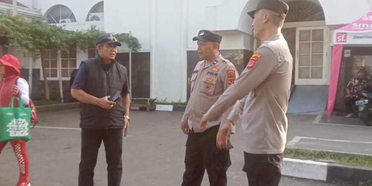 Pererat Hubungan dengan Warga, Polsek Cikole Gelar Patroli Dialogis dan Sambang