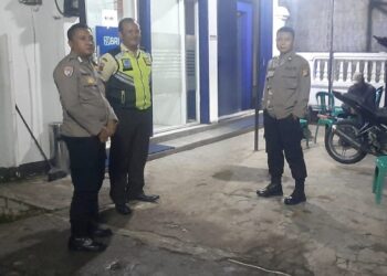 Polsek Sukalarang Jaga Kamtibmas Jelang May Day dengan Patroli Dialogis di Objek Vital