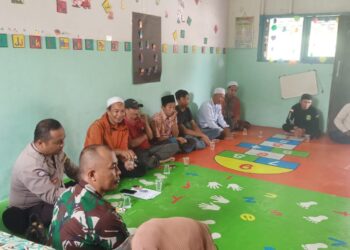 Senergitas TNI- Polri Giat Sambang dan Diskusi Kamtibmas Anggota Bhabinkamtibmas dengan Warga Binaan Saat Peringatan Hari Buruh May Day