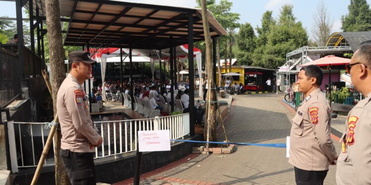 Polres Sukabumi Kota Kawal Peringatan May Day 2025, Ratusan Buruh Berwisata di Oasis