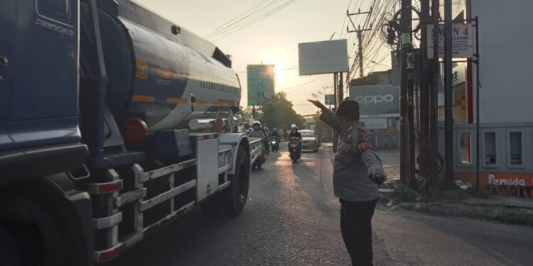 Demi Kegiatan Masyarakat Nyaman di Pagi Hari Anggota Polsek Lembursitu Selalu Exsis Melaksanakan Pengaturan Gatur Pagi