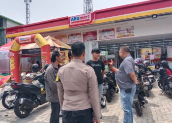Guna menciptakan keamanan dan kondusif, Kapolsek Citamiang Patroli Dialogis dan Sambangi Warga.